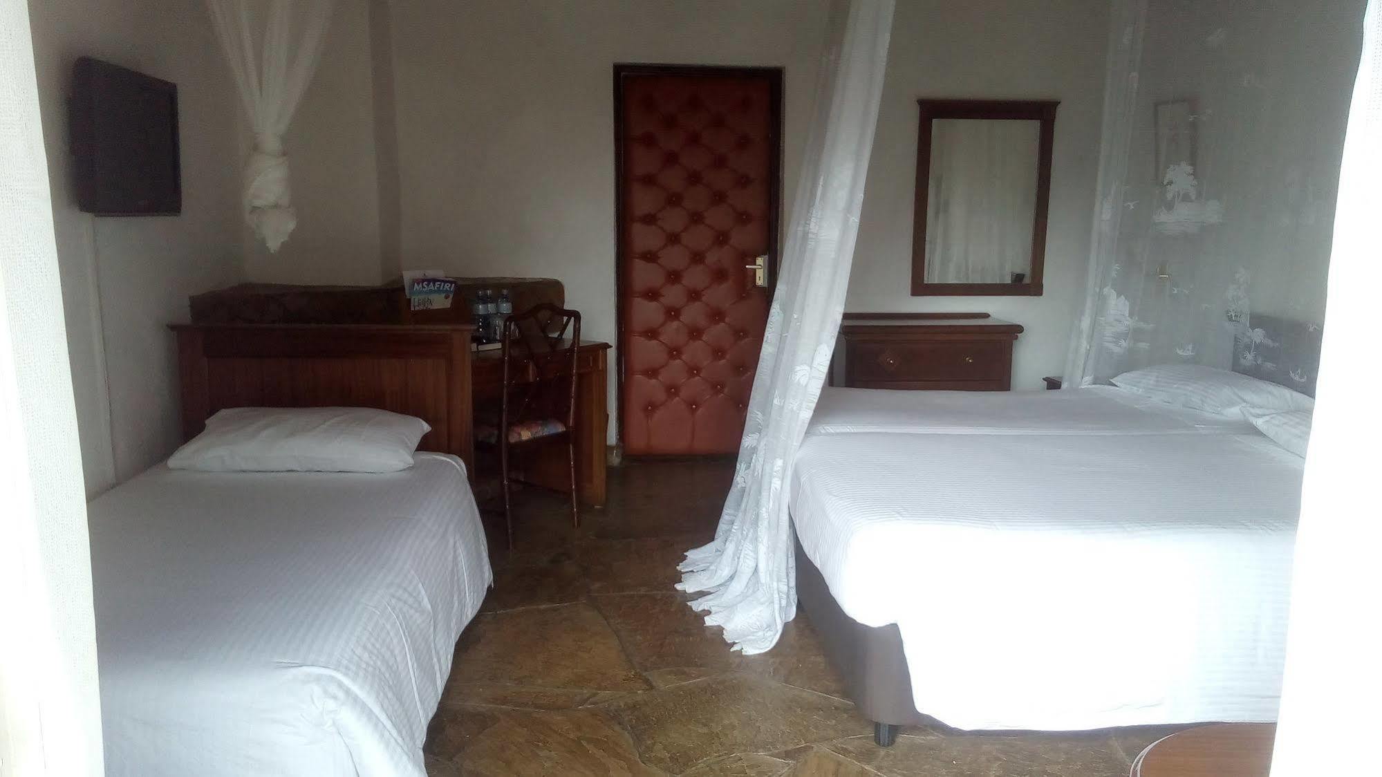 Jacaranda Lake Elementaita Lodge Gilgil Exterior photo
